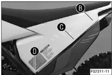 HUSQVARNA TE 300i (2020) - Monter le couvercle du boitier du filtré à air - 2
