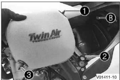 HUSQVARNA FC 250 (2019) - Monter le filtre à air - 2