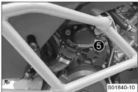 KTM 1090 Adventure R (2019) - エンジンで行うサービス作業 - 2