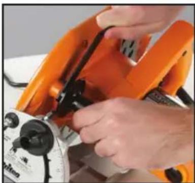 TRITON TSA001 - FITTING THE SAW BLADE - 1