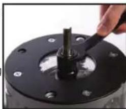 TRITON TRA001 - FITTING A ROUTER BIT - 4