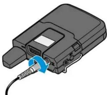SENNHEISER SKMS D1 - Raccorder le micro cravate ou le micro serre-tete à l'émetteur de poche - 2