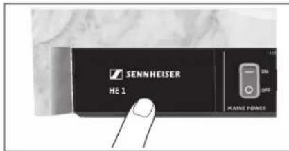 SENNHEISER HE 1 - Indications de danger à l'arrière du produit - 1