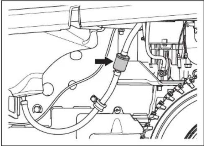 HUSQVARNA R 420TsX AWD - Zamenjava filtra goriva - 1