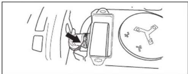 HUSQVARNA R 420TsX AWD - Pour nettoyer et remplacer le filtré à air - 3