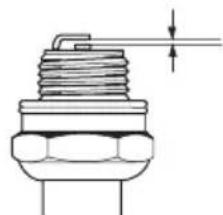 HUSQVARNA LB 256SP - Sprawdzanie swiecy zapłonowej - 2