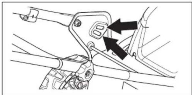 HUSQVARNA LC 141iV - To adjust the handle height - 2