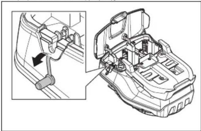 HUSQVARNA LC 551iV - Τοποθέτηση και αφαίρεση της πολυμπαταρίας (παρελκόμενο) - 4