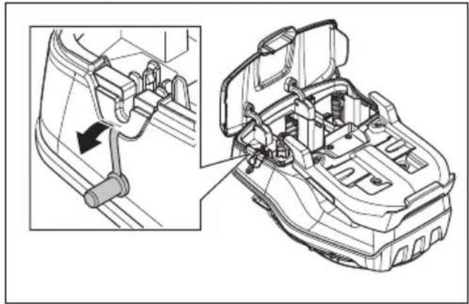 HUSQVARNA LC 551iV - Установка и извлечение блока аккумуляторов (принадлежность) - 4