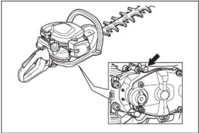 HUSQVARNA 522HDR60X - Parnesumkarbas (reduktora) kartera ieellosana - 1