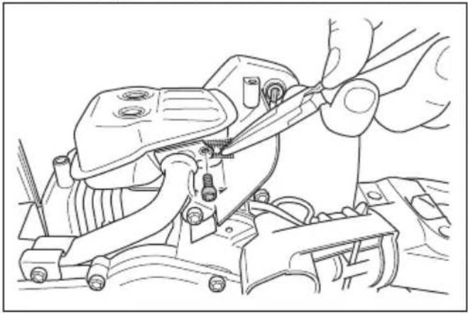 HUSQVARNA 322HD60 - To do a check of the throttle trigger lockout - 11