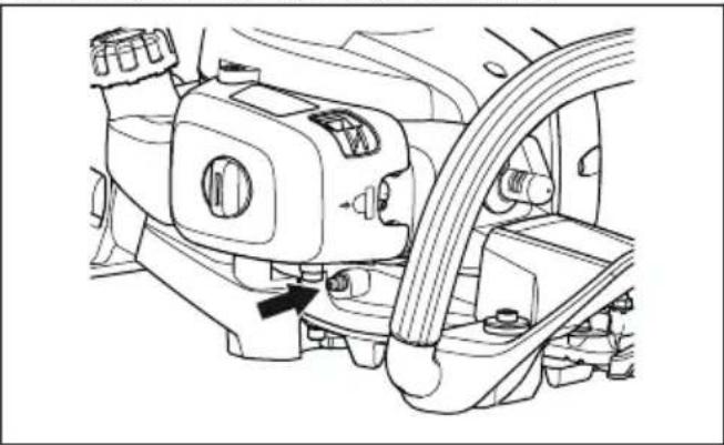 HUSQVARNA 322HD60 - To lubricate the gear housing - 1