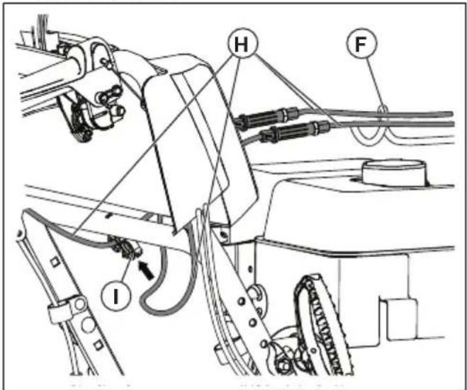 HUSQVARNA ST 330 - Per installare il deflettore di scarico e la testa rotore di scarico - 2