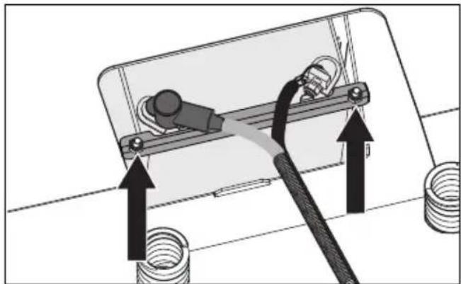 HUSQVARNA Z 242F - Cleaning battery and terminals - 1
