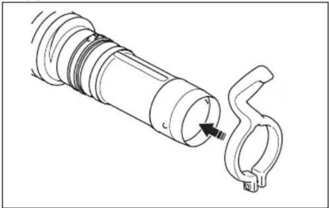 HUSQVARNA 580BFS - Assemblage du tube et de la poignée sur le produit :580BFS Mark III - 2