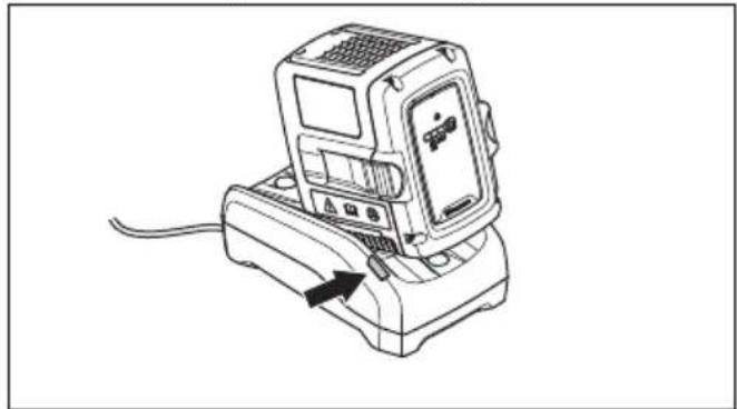 HUSQVARNA 120iB - Pour charger la batterie - 4