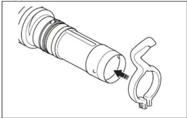 HUSQVARNA 580BFS Mark II - Assemblage du tube et de la poignée sur le produit :580BFS Mark II - 2