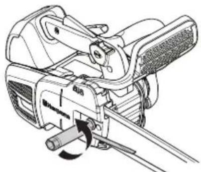 HUSQVARNA 472 - Tensionamento della catena - 5