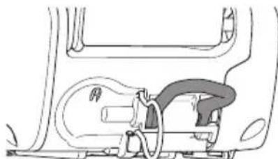 HUSQVARNA 472 - Montaggio dell'occhiello della cinghia - 1