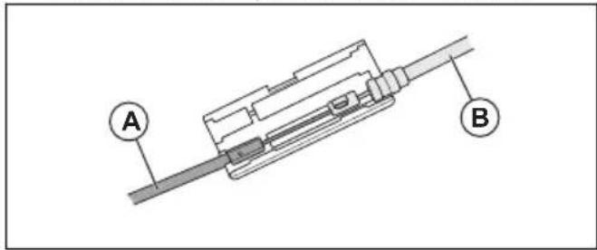 HUSQVARNA 553RBX - Ligar o cabo do acelerador e os fios do interruptor de paragem - 1