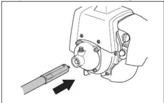HUSQVARNA 553RBX - Lubricación del eje propulsor flexible - 5