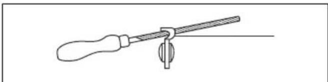Line drawing of a screwdriver holding a lever with a central pivot (no text or symbols)