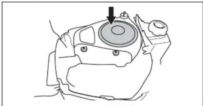 HUSQVARNA R 112C5 - Koelluchtinlaat van motor reinigen, (R 115C) - 3