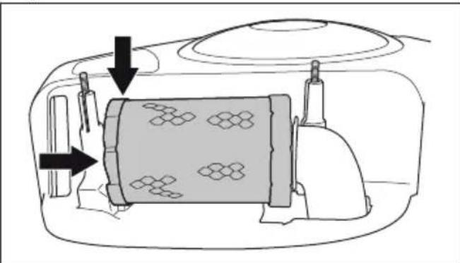 HUSQVARNA R 112C5 - Remplacement du filtré à air (R 115C) - 4