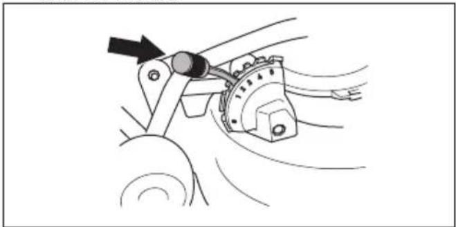 HUSQVARNA R 112C5 - So befestigen Sie das Mahdeck - 7