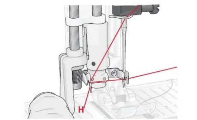 PFAFF Quilt Expression 4.2 - Enfilage de I'aiguille double - 1