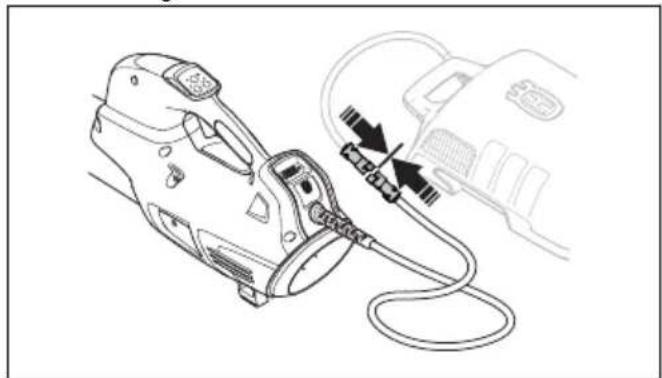 HUSQVARNA 320iB Mark II - So schreiben Sie den ruckentragbaren Akku an das Gerät an - 1