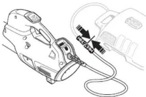 HUSQVARNA 320iB Mark II - Per collegare la batteria a zaino al prodotto. - 1