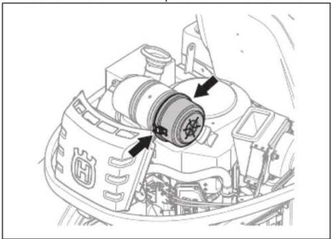 HUSQVARNA P 524EFI - So reinigen Sie den Luftfilter und tauschen ihn aus - 2