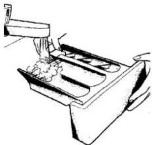 HOOVER HNF6127 - Cleaning the soap dispenser - 2