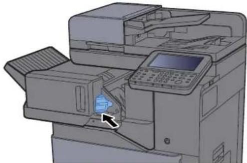 KYOCERA TASKalfa 356ci - Remetre les agrafes en place. - 2