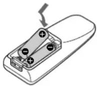 SONY MHCGR7 - Colocacion de dos pilas de taman AA (R6) en el telemando - 2