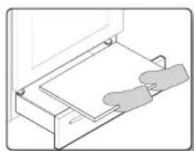 SAMSUNG NE58F9710WS - Insertion de la plaque de séparation dans son emplacement de rangement - 1