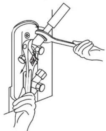 SAMSUNG AR09TXHQASIN - UTILISER LA CLÉ POUR PINCER LE CORPS PRINCIPAL DE LA VANNE - 1