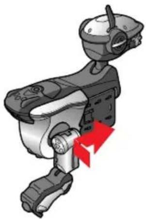 SONY ERS220 - Fixez l'unité de queue. - 2