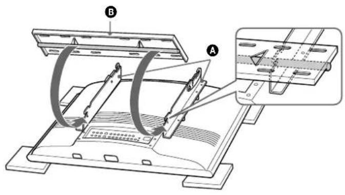 SONY SUWTS1 - Punto 4: Fissaggio delle staffe di montaggio a parete inferiori (esempio per il fissaggio ad una parete in legno) - 1