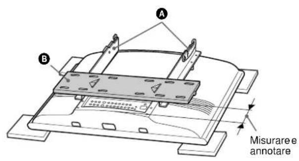 SONY SUWTS1 - Punto 4: Fissaggio delle staffe di montaggio a parete inferiori (esempio per il fissaggio ad una parete in legno) - 2