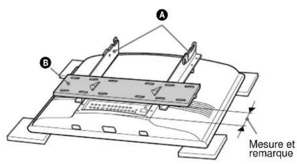 SONY SUWTS1 - Étape 4 : serrage des supports de fixation murale inférieurs (exemple de fixation à un mur en bois) - 2
