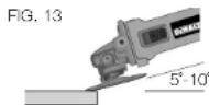 DEWALT D28114N - FINITION DE SURFACE AVEC DES DISQUES DE PONÇAGE À LAMELLES (FIG. 13) - 1