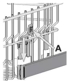 HOTPOINT HIE 2B19 C N - ADJUSTING THE HEIGHT OF THE UPPER RACK - 1