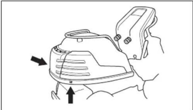 HUSQVARNA R 422Ts AWD - Pour ouvrir le capot du moteur - 1