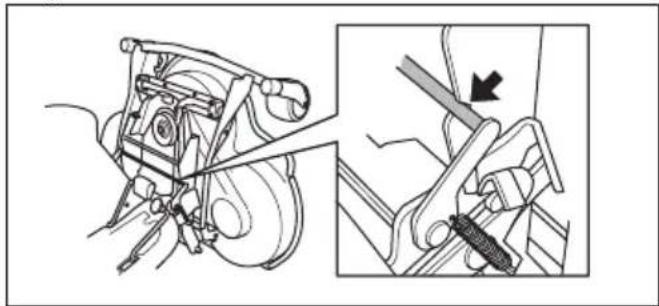 HUSQVARNA R 422Ts AWD - Pour mettre le carter de coupe en position d'entretien - 2
