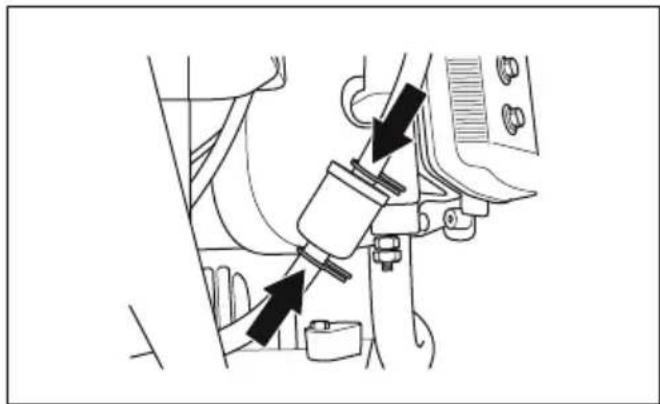 HUSQVARNA Rider 216 AWD - Pour remplacer le filtre à carburant - 2