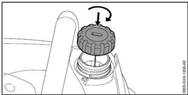 STIHL MSA 120 CBQ - Filling Up with Chain Oil - 2