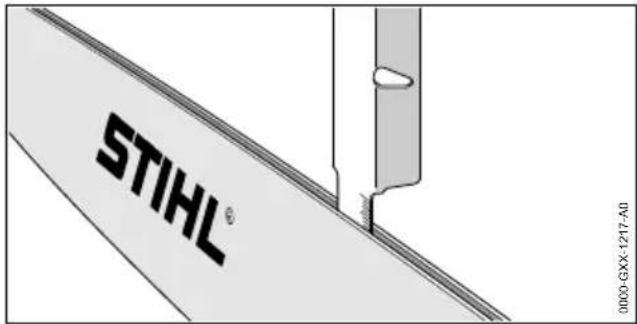 STIHL MSA 220 CB - Contrôle du guide-chaine - 1