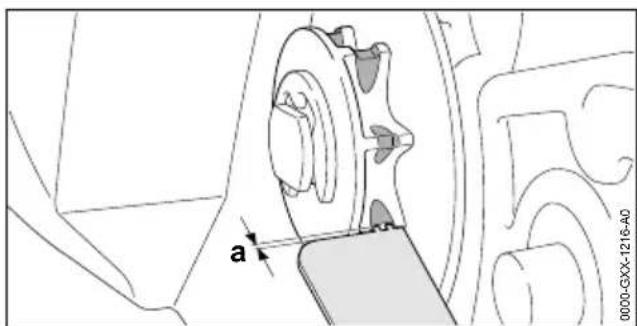 STIHL MSA 220 CB - Checking the Chain Sprocket - 1